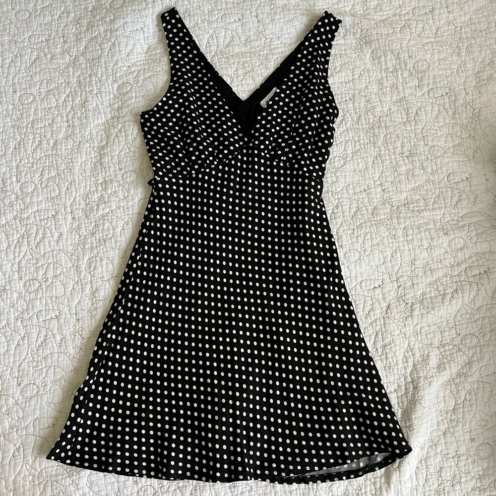 Princess Polly Nellie Mini Dress
Black Polka Dot
NEVER WORN
NEW WITH TAGS